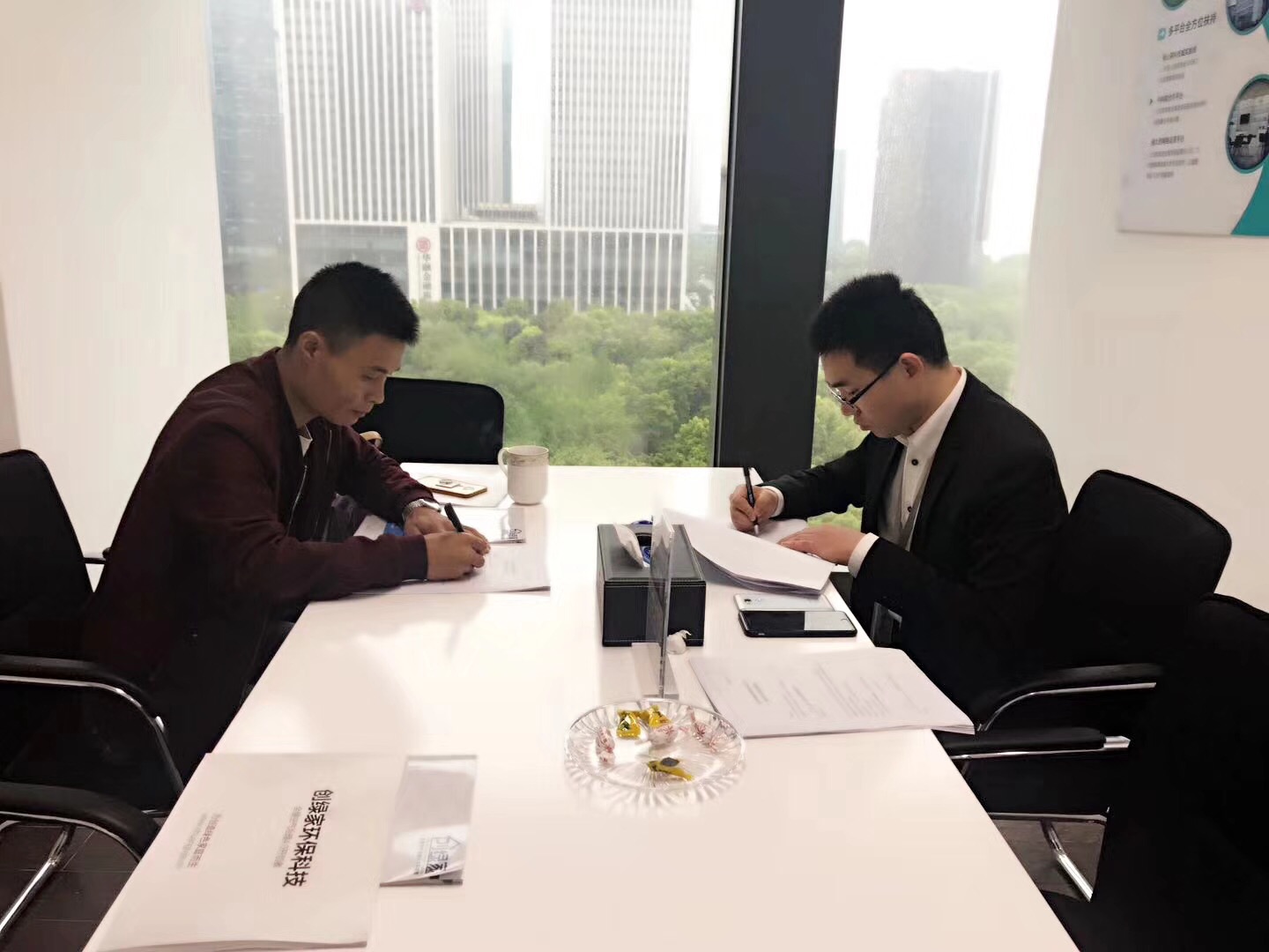 熱烈祝賀吳總簽約創(chuàng)綠家婁底市區(qū)級代理！