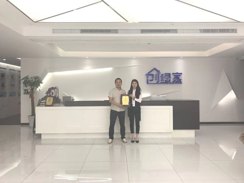 熱烈祝賀胡總簽約創(chuàng)綠家武漢市區(qū)級代理！