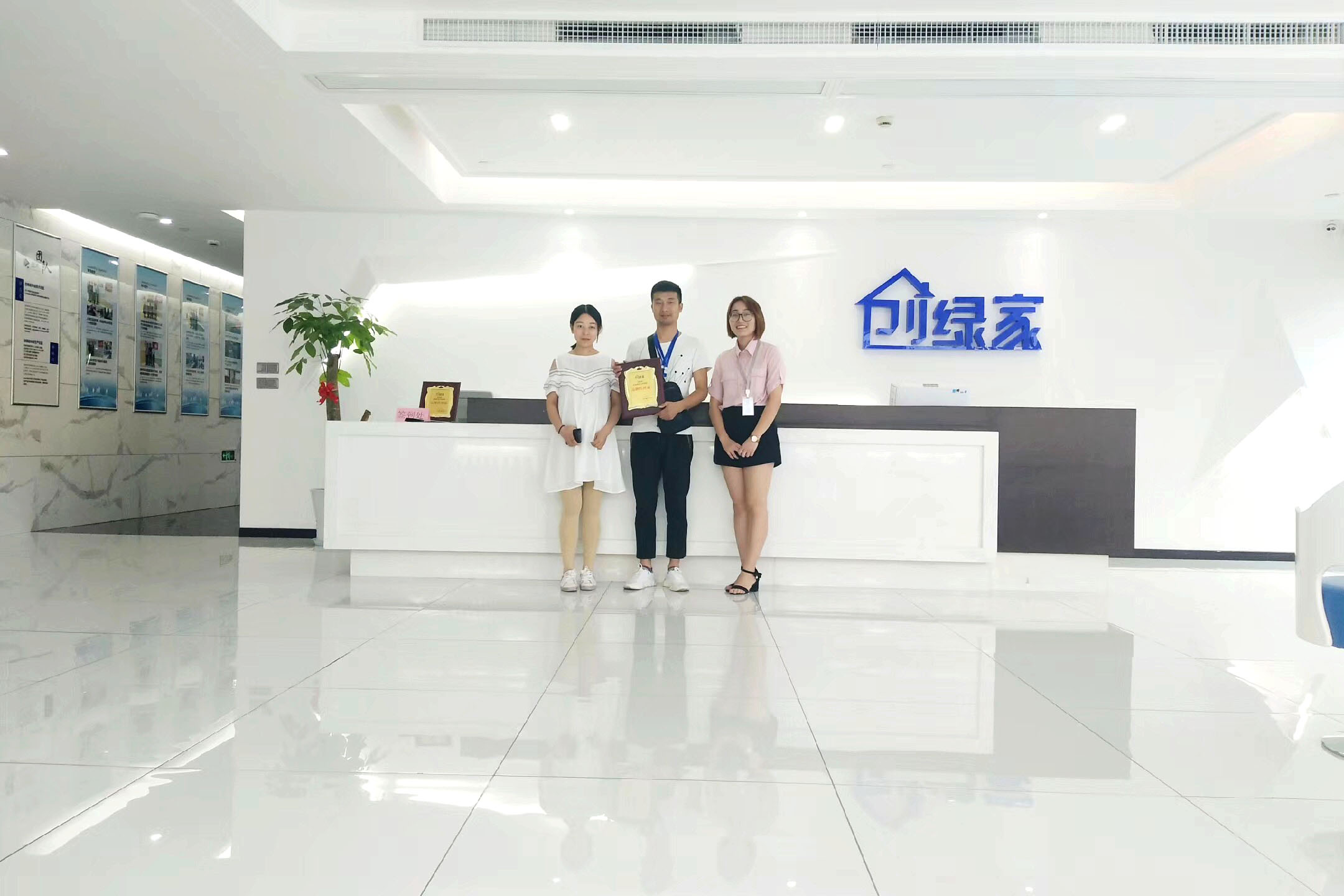 熱烈祝賀段總夫婦簽約創(chuàng)綠家宜昌市區(qū)級(jí)代理！