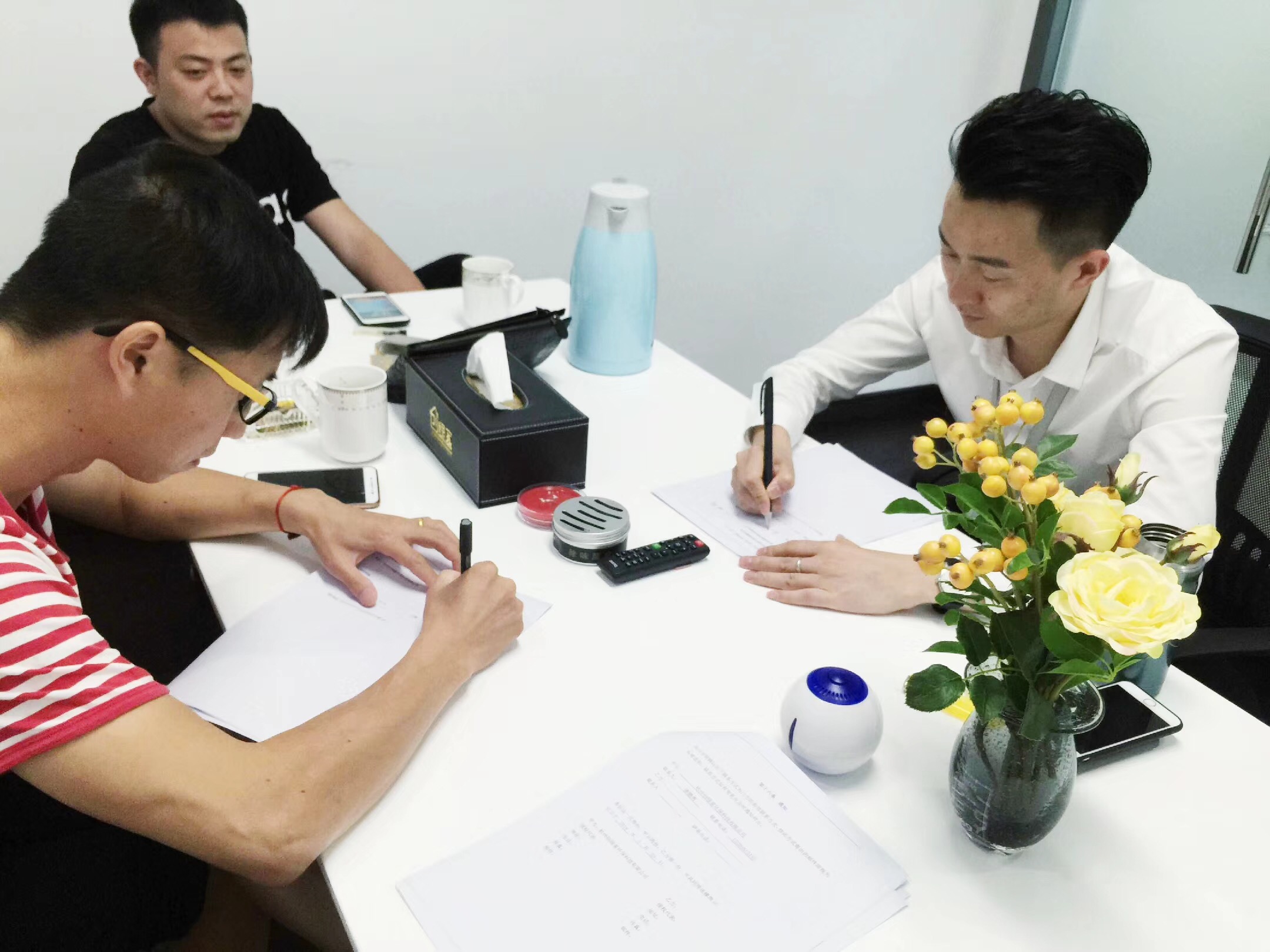 熱烈祝賀胡總、王總團(tuán)隊(duì)簽約創(chuàng)綠家上饒市縣級(jí)代理！