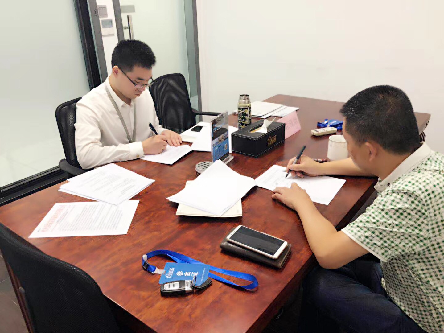 熱烈祝賀鄧總簽約創(chuàng)綠家成都市區(qū)級代理！