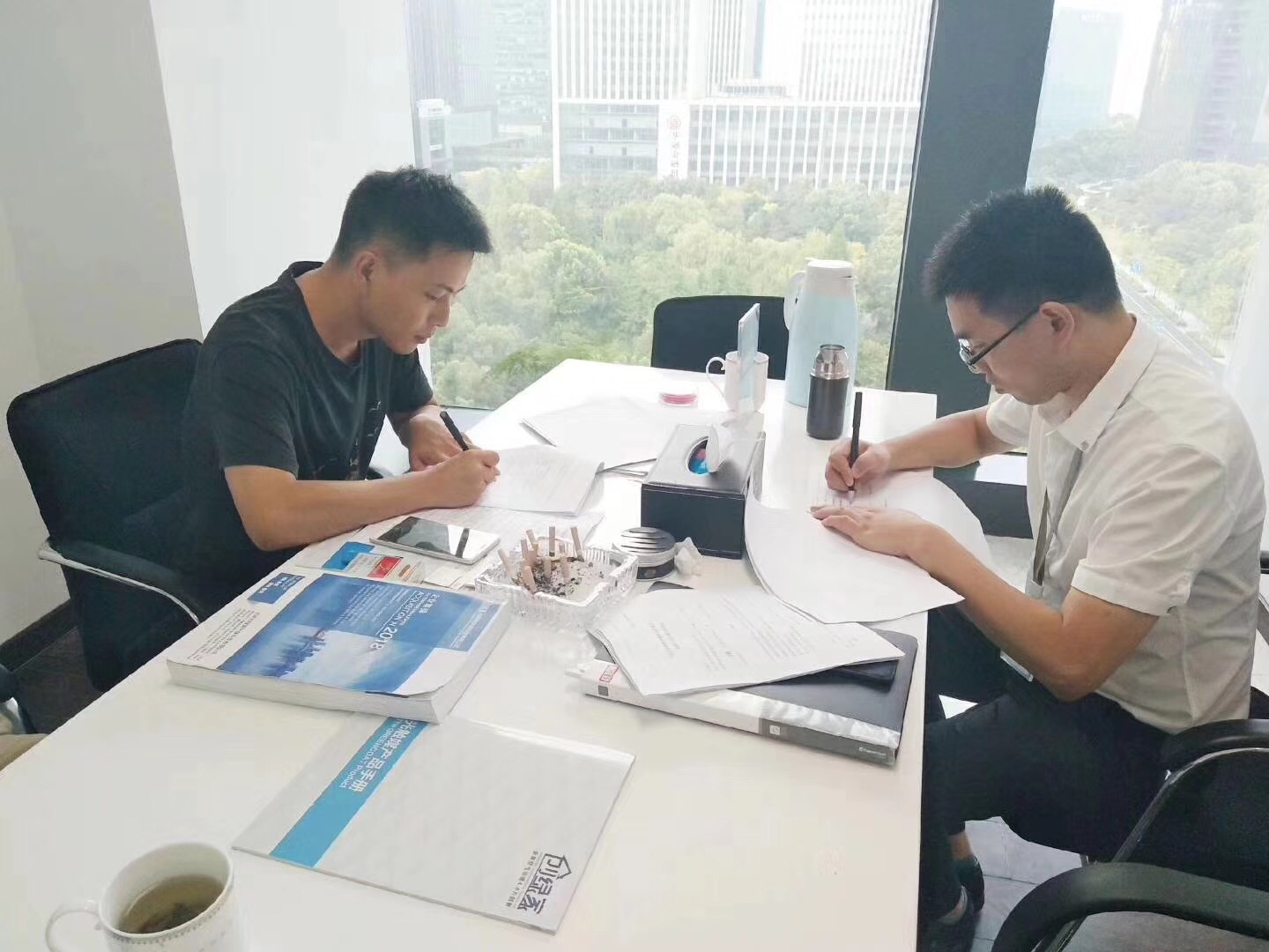 熱烈祝賀李總、解總簽約創(chuàng)綠家漢中市縣級(jí)代理！