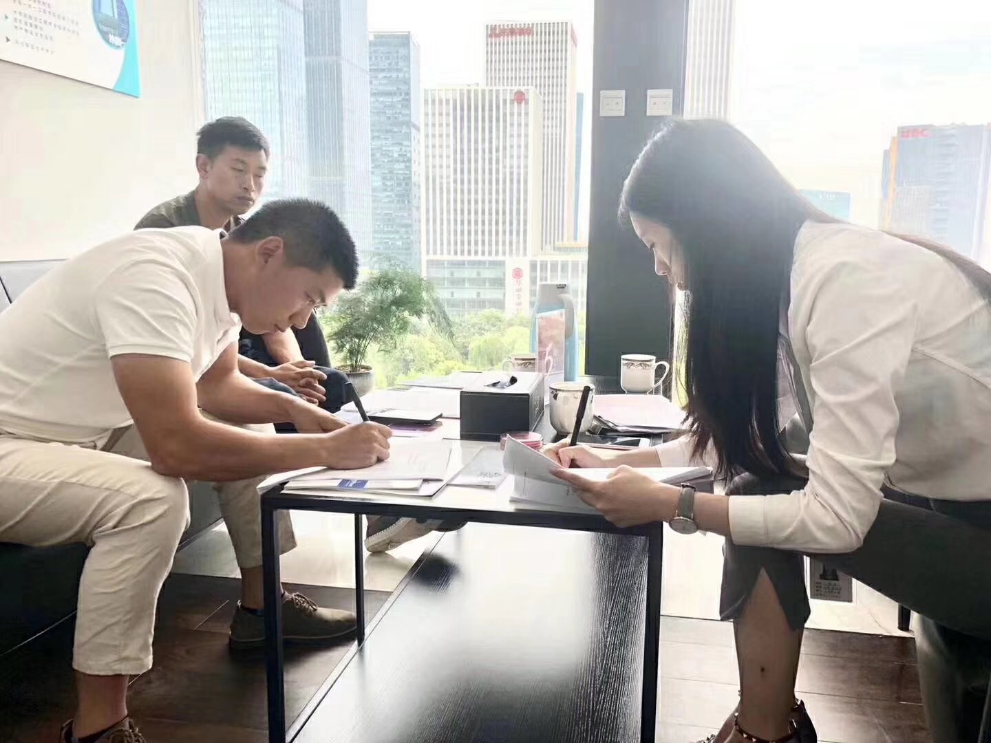 熱烈祝賀俞總、杜總簽約創(chuàng)綠家貴陽(yáng)市區(qū)級(jí)代理！