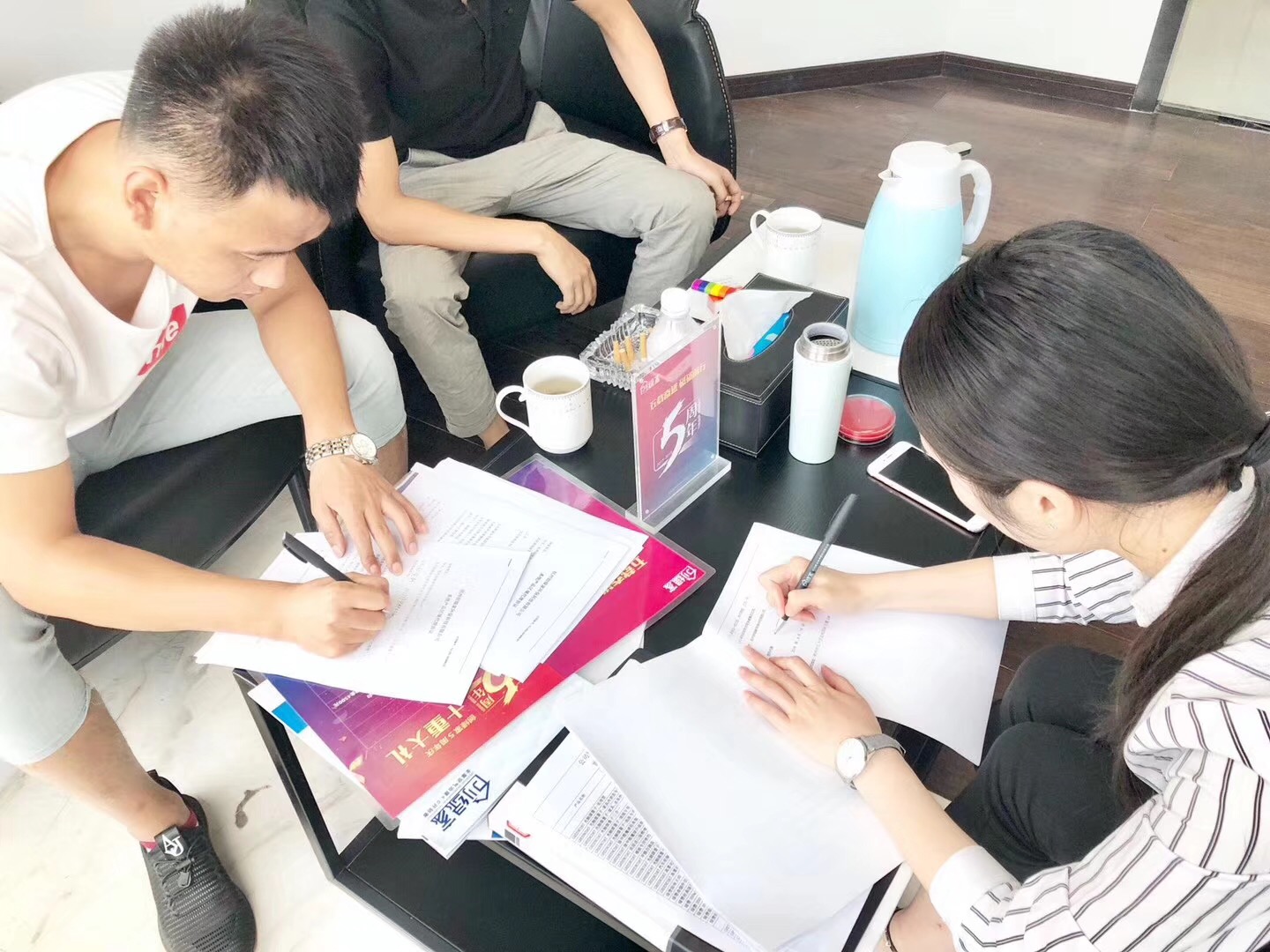 熱烈祝賀孫總、高總簽約創(chuàng)綠家西安市區(qū)級代理！