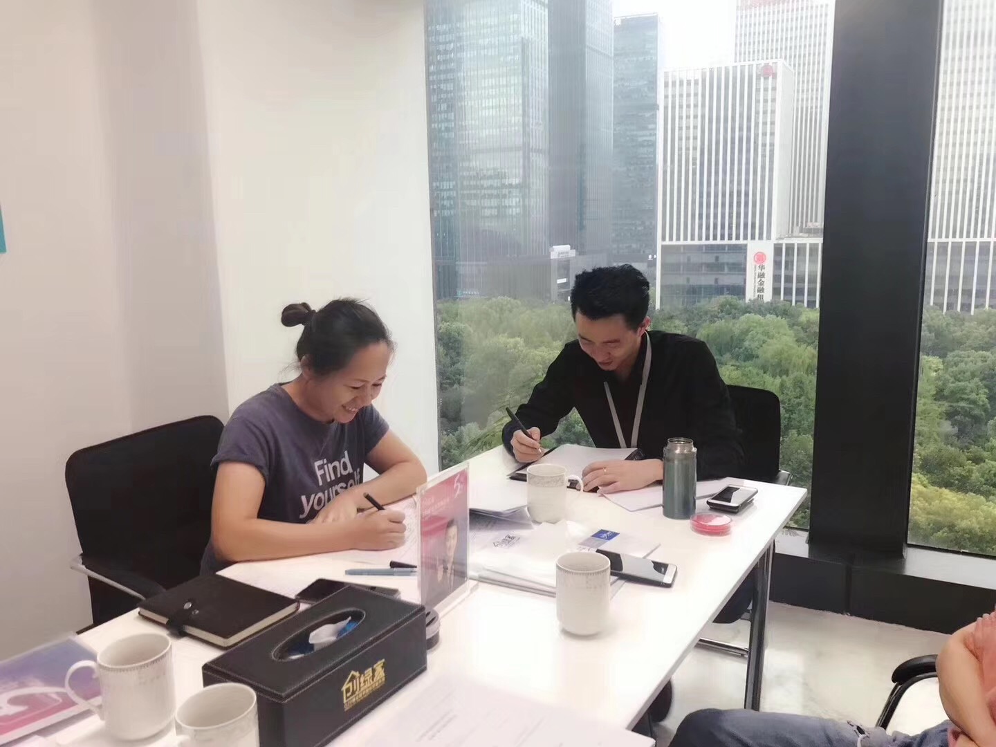 熱烈祝賀李總夫婦、呂總夫婦簽約創(chuàng)綠家永康市區(qū)級代理！