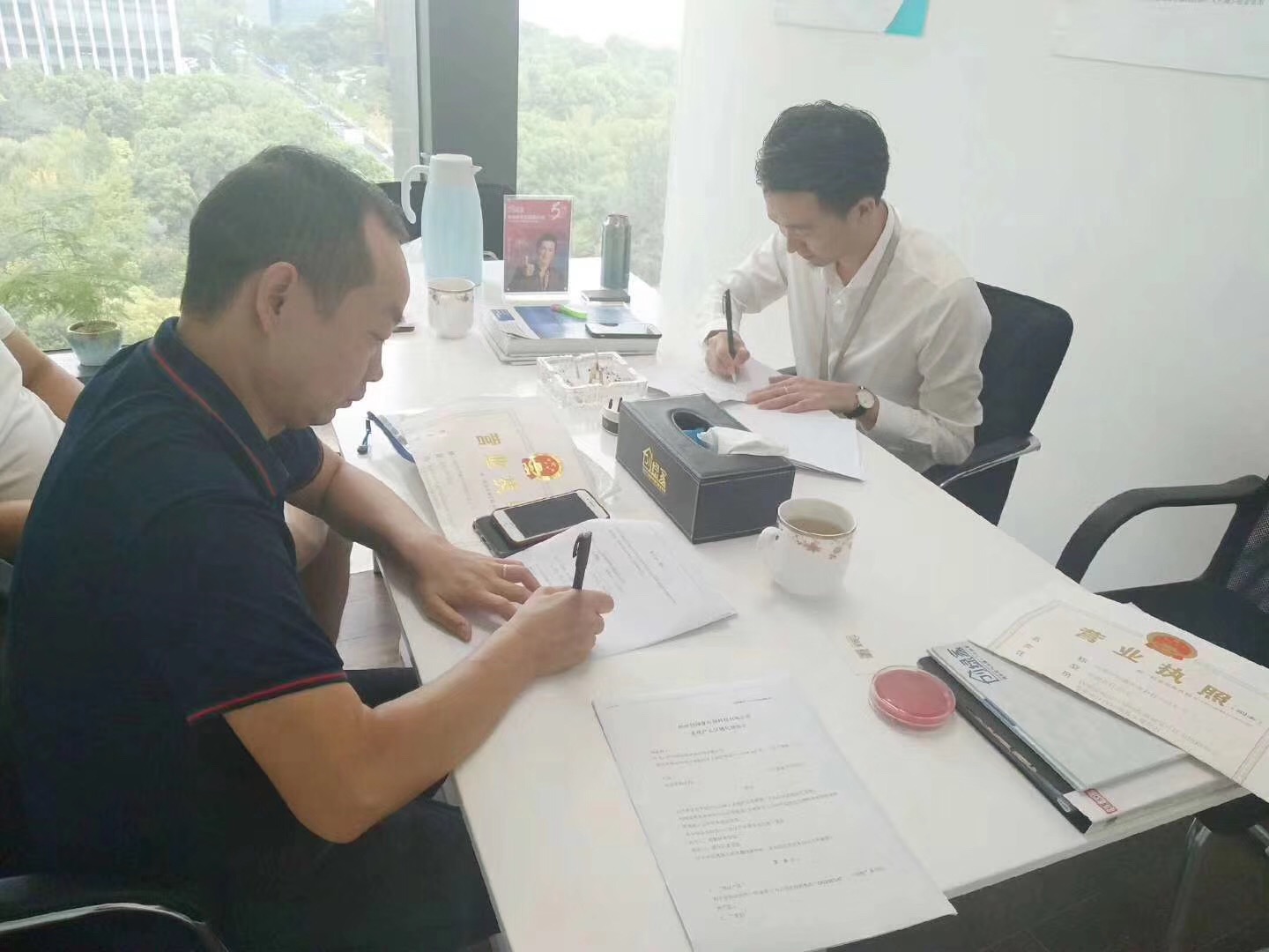 熱烈祝賀唐總兄弟簽約創(chuàng)綠家深圳市區(qū)級代理！