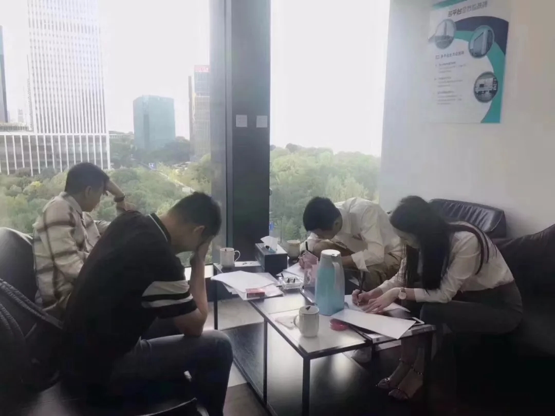 熱烈祝賀馮總、李總、龔總簽約創(chuàng)綠家清遠(yuǎn)市區(qū)級代理！