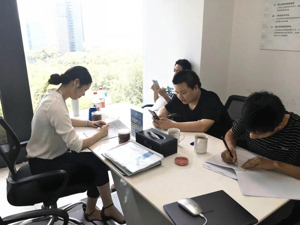 熱烈祝賀余總曾總簽約創(chuàng)綠家浙江省衢州市區(qū)級代理！