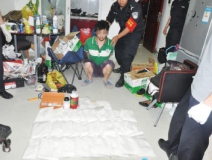 廚房水管破裂傳出刺鼻性氣味，原以為是鄰居家裝修后除甲醛沒到位，沒想到是“絕命毒師”