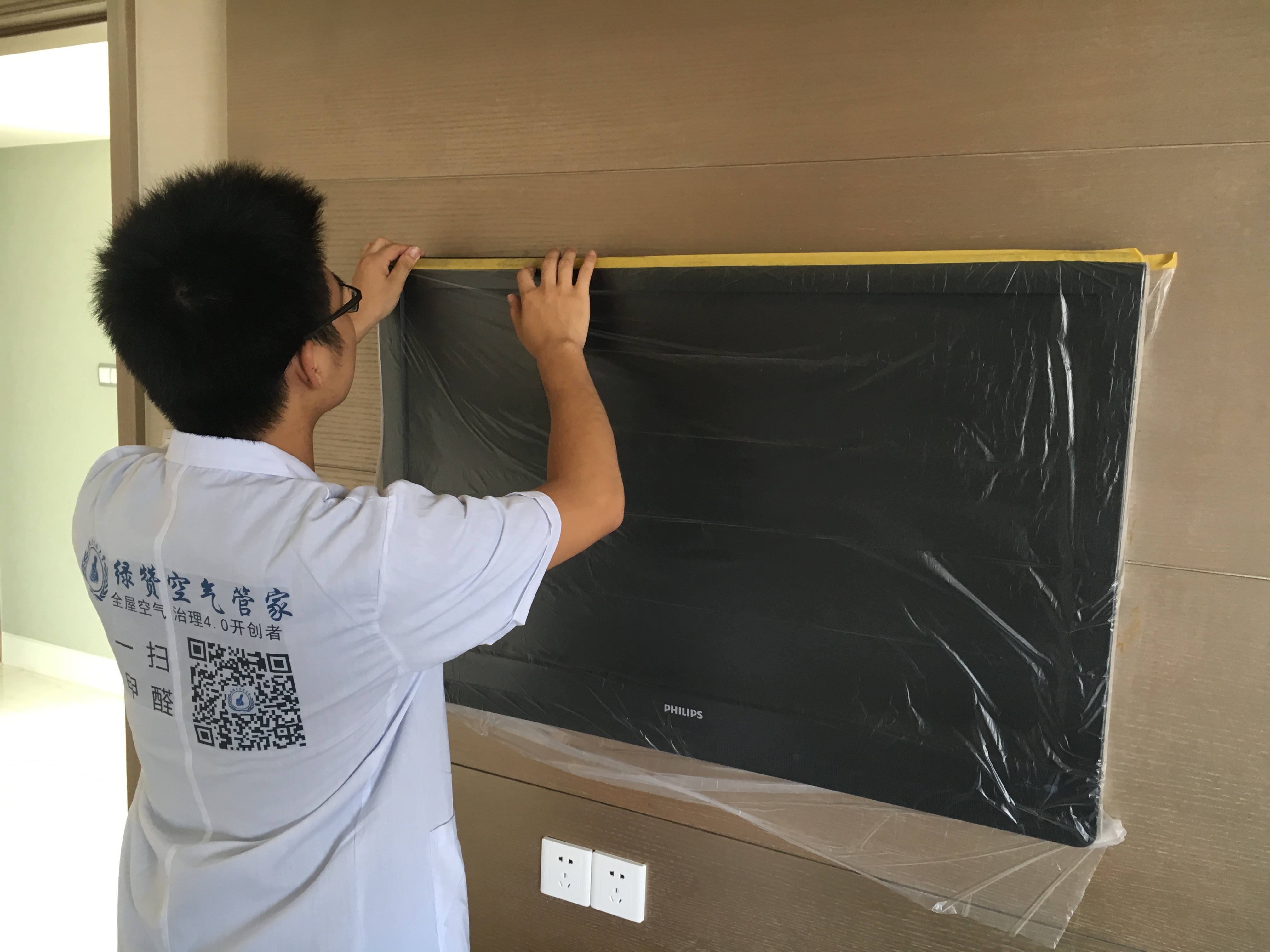 除甲醛公司近日發(fā)現(xiàn)，室內(nèi)膠粘劑會導致甲醛嚴重超標